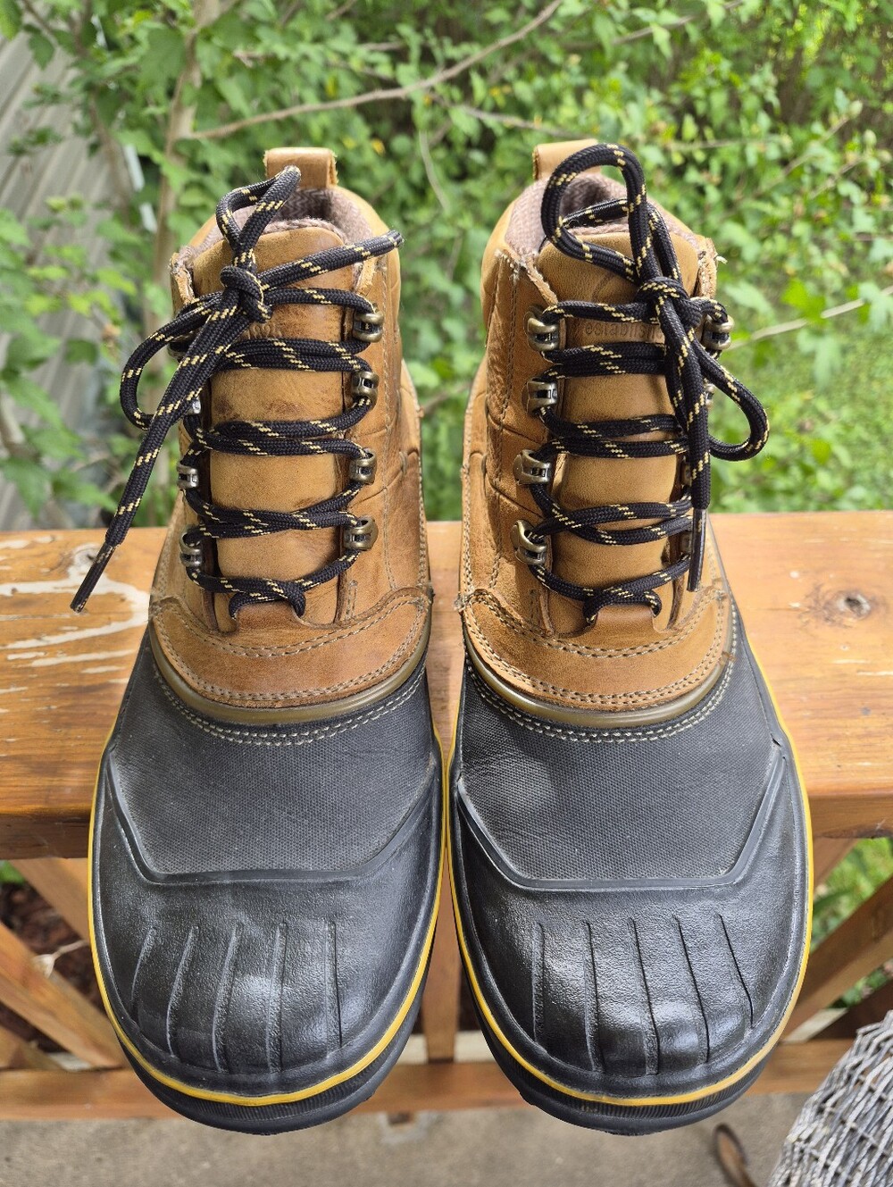 Mens Clarks Two-Tone Brown and Black Duck-Style Lace-Up Winter Boots